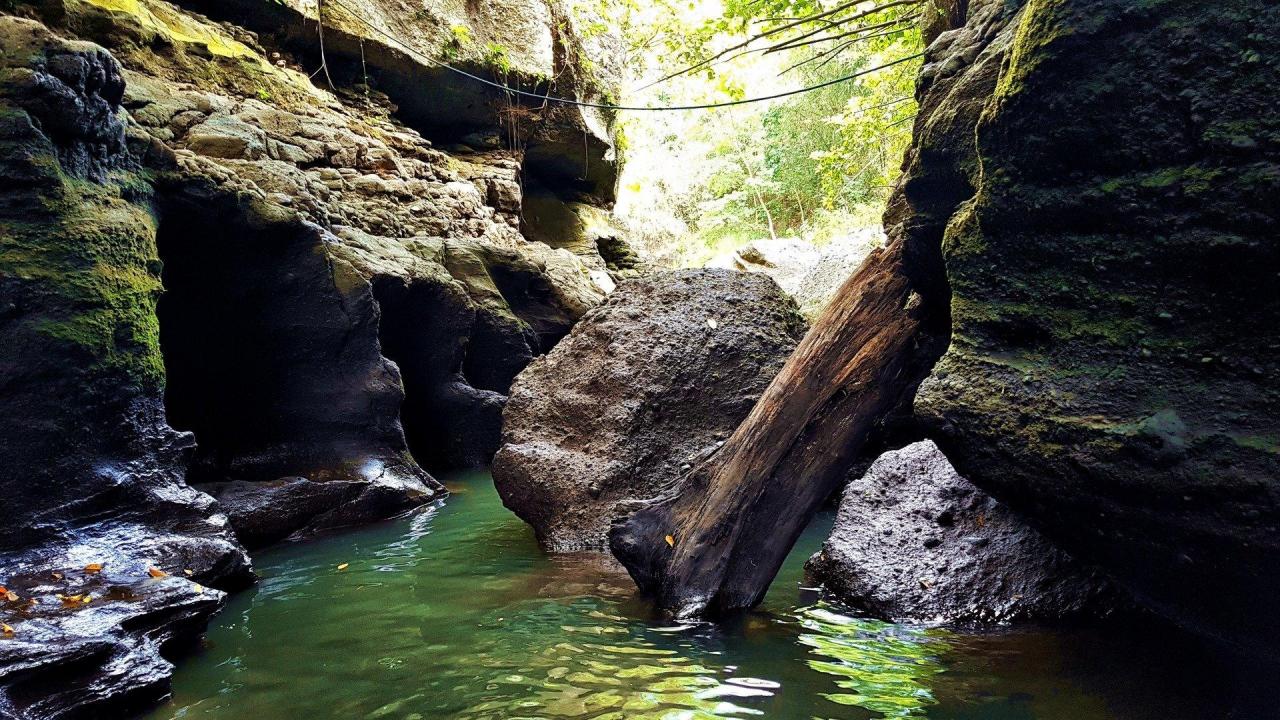 Hidden Canyon Beji Guwang