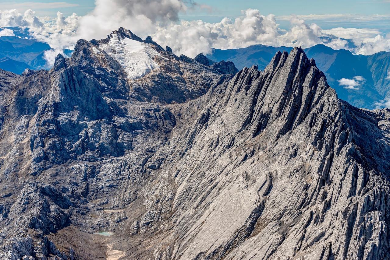 Puncak Jaya (Carstensz Pyramid) Papua