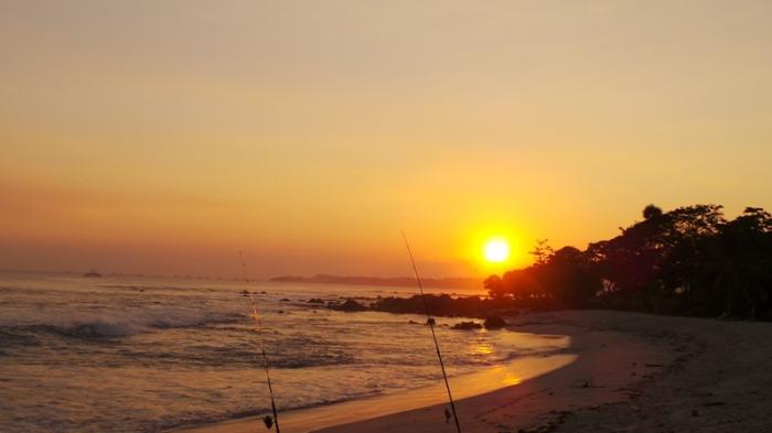 Penginapan dekat pantai dengan akses langsung ke laut di Lampung